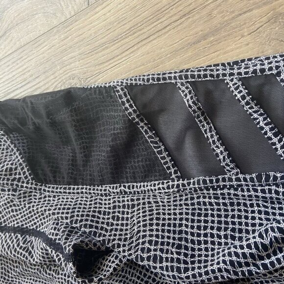 Lululemon Wild And Free Tight Fall Net White Black / Black Size 4 - Picture 9 of 10